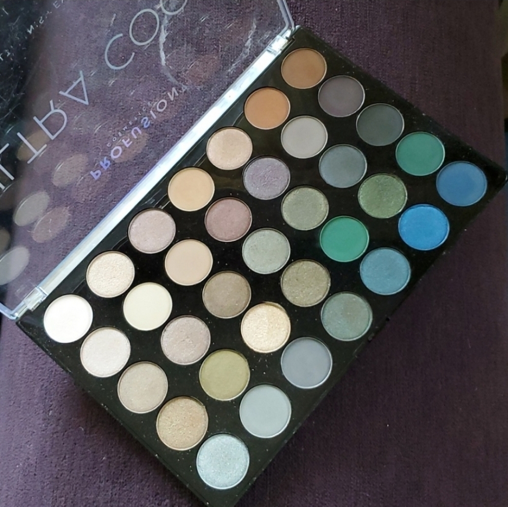 Makeup - Picture 3 of 9